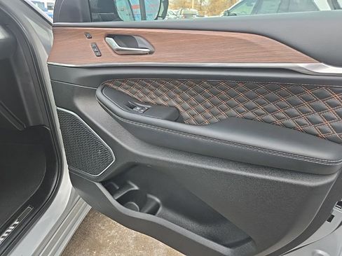Used 2025 Jeep Grand Cherokee Summit AWD/4WD image 77