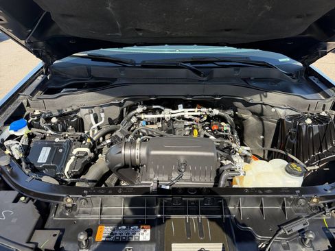 Used 2024 Ford Explorer XLT w/ Equipment Group 202A RWD image 33