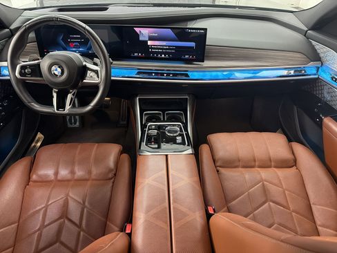 Used 2023 BMW 760i xDrive w/ Luxury Rear Seating Package AWD/4WD image 16