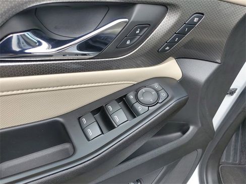 Used 2023 Chevrolet Traverse Premier image 20