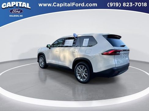 Used 2024 Toyota Grand Highlander AWD image 6