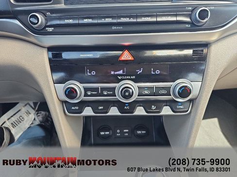 Used 2020 Hyundai Elantra SE FWD image 21