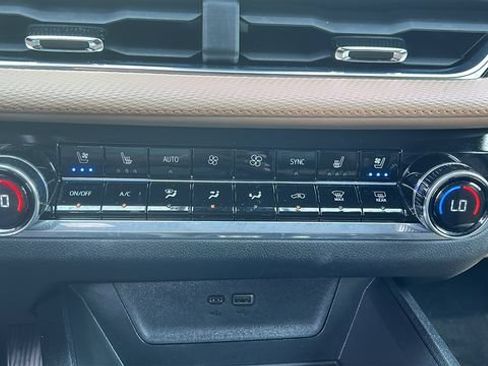 Used 2025 Chevrolet Equinox ACTIV w/ Safety and Technology Package AWD/4WD image 34