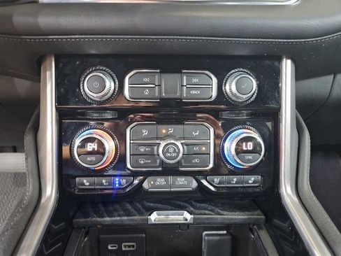 Used 2022 GMC Yukon XL Denali AWD/4WD image 14