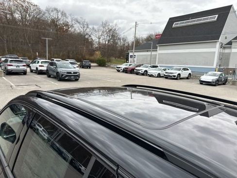 New 2026 Volkswagen Tiguan SE R-Line image 10