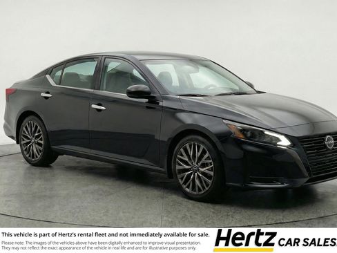 Used 2025 Nissan Altima 2.5 SV FWD image 1