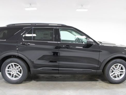 New 2026 Ford Explorer Active RWD image 10