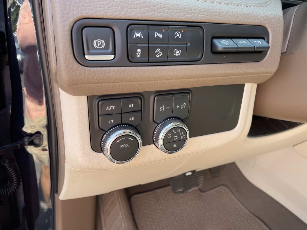 Used 2023 GMC Yukon Denali AWD/4WD image 14