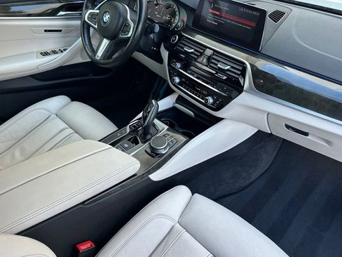 Used 2019 BMW 530e w/ M Sport Package image 16