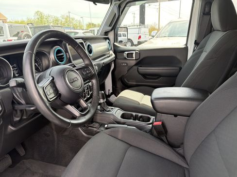 Used 2023 Jeep Wrangler Unlimited w/ Cold Weather Group AWD/4WD image 18