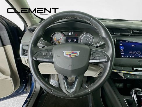 Used 2022 Cadillac XT4 Premium Luxury image 14