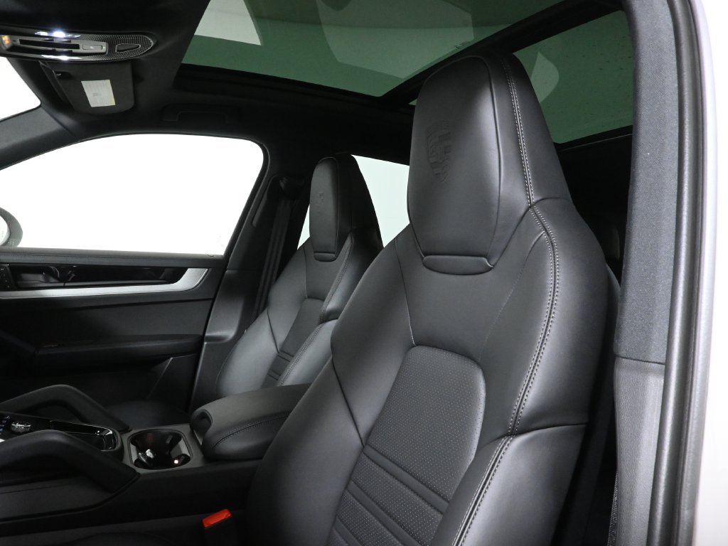 Used 2026 Porsche Cayenne AWD/4WD image 6