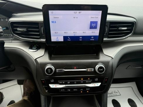 Used 2020 Ford Explorer XLT w/ Equipment Group 202A AWD/4WD image 13