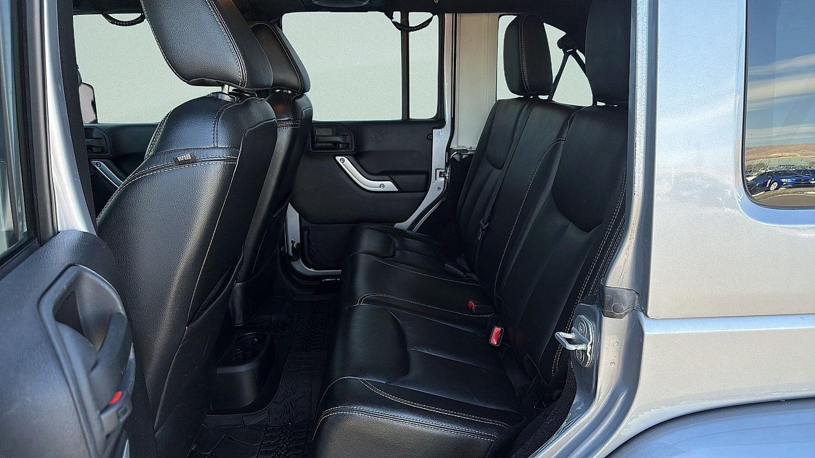 Used 2013 Jeep Wrangler Unlimited Sahara w/ Connectivity Group AWD/4WD image 25