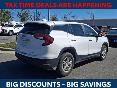 Used 2024 GMC Terrain SLE image 8