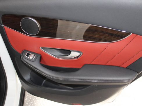 Used 2022 Mercedes-Benz GLC 300 4MATIC image 23