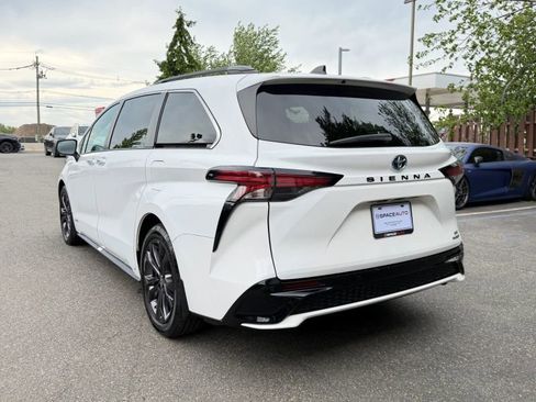 Used 2021 Toyota Sienna XSE w/ XSE Plus Package FWD image 8