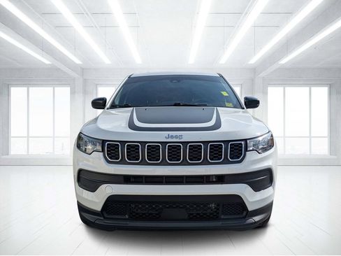 Used 2025 Jeep Compass Sport w/ Mopar Graphics Package image 8