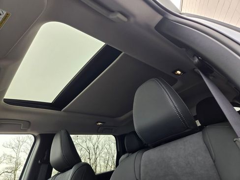 New 2026 Mitsubishi Outlander SE image 17