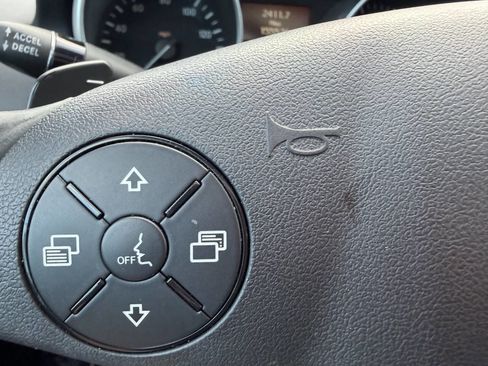 Used 2010 Mercedes-Benz ML 350 4MATIC image 29