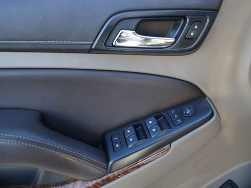 Used 2019 Chevrolet Suburban Premier image 31