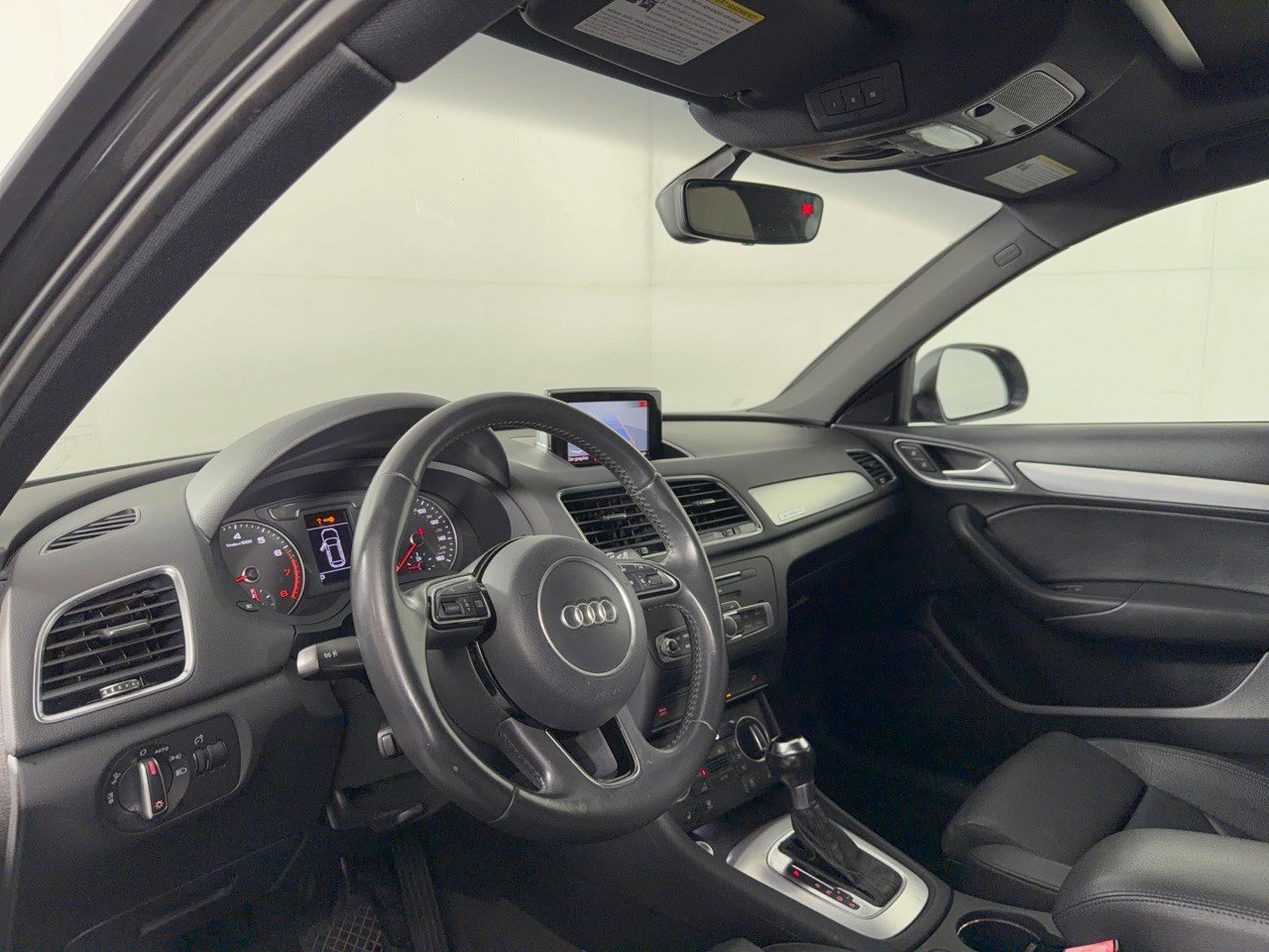 Used 2018 Audi Q3 2.0T Premium w/ Convenience Package AWD/4WD image 4