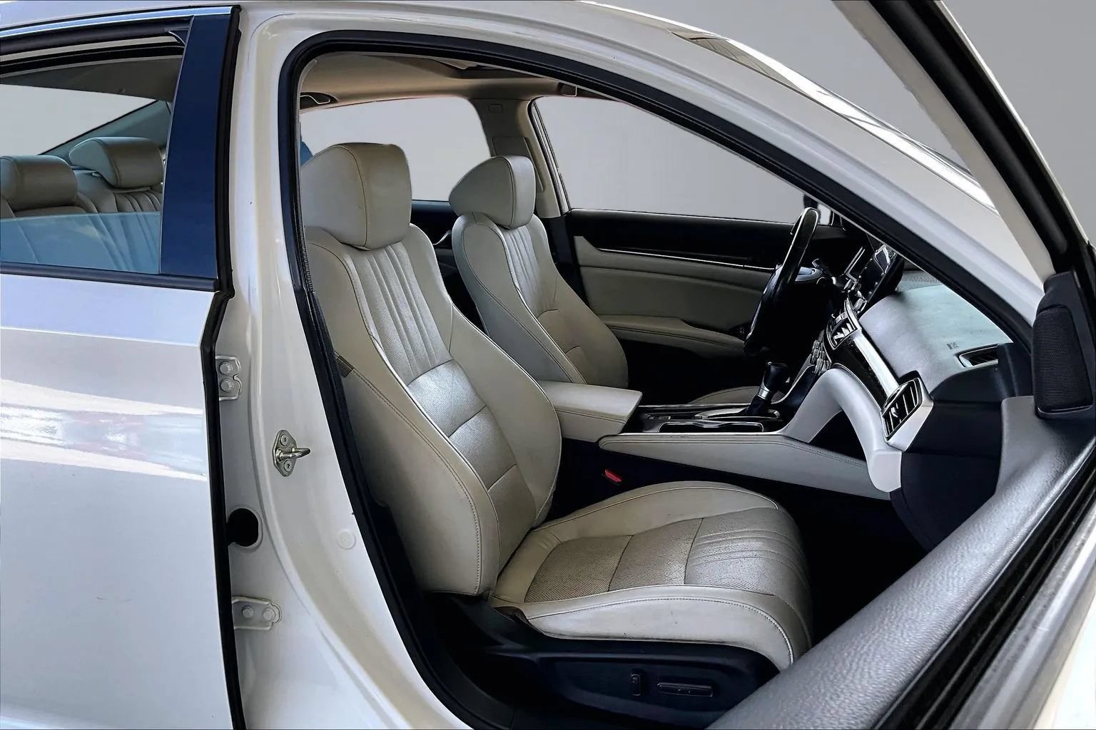 Used 2018 Honda Accord EX-L image 26