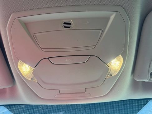 Used 2019 Ford Escape SE image 22