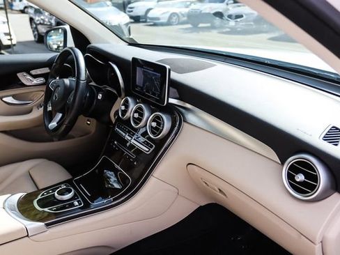 Used 2017 Mercedes-Benz GLC 300 4MATIC image 59