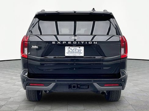 Used 2025 Ford Expedition Max Active AWD/4WD image 4