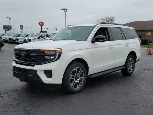 New 2025 Ford Expedition Active image 8