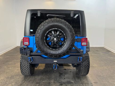 Used 2015 Jeep Wrangler Unlimited Rubicon w/ Max Tow Package AWD/4WD image 5