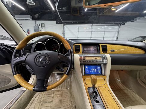 Used 2002 Lexus SC 430 Convertible image 12