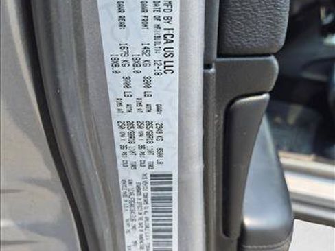 Used 2019 Jeep Grand Cherokee Limited AWD/4WD image 17