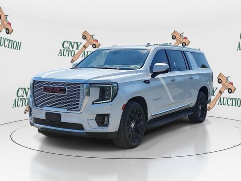 Used 2021 GMC Yukon XL Denali AWD/4WD image 1