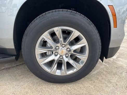 New 2025 Chevrolet Suburban Premier image 13