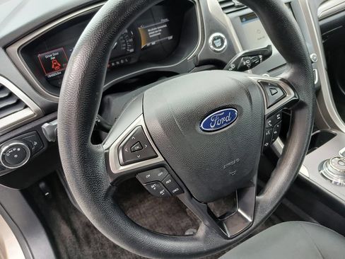 Used 2018 Ford Fusion SE w/ Fusion SE Technology Package image 18