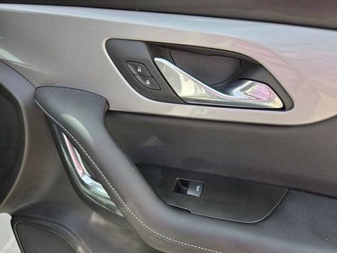 Used 2025 Chevrolet Blazer LT FWD image 33