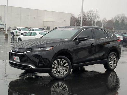 Certified 2023 Toyota Venza XLE image 2