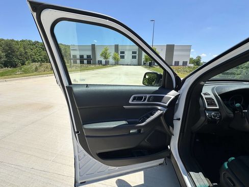 Used 2013 Ford Explorer XLT FWD image 9