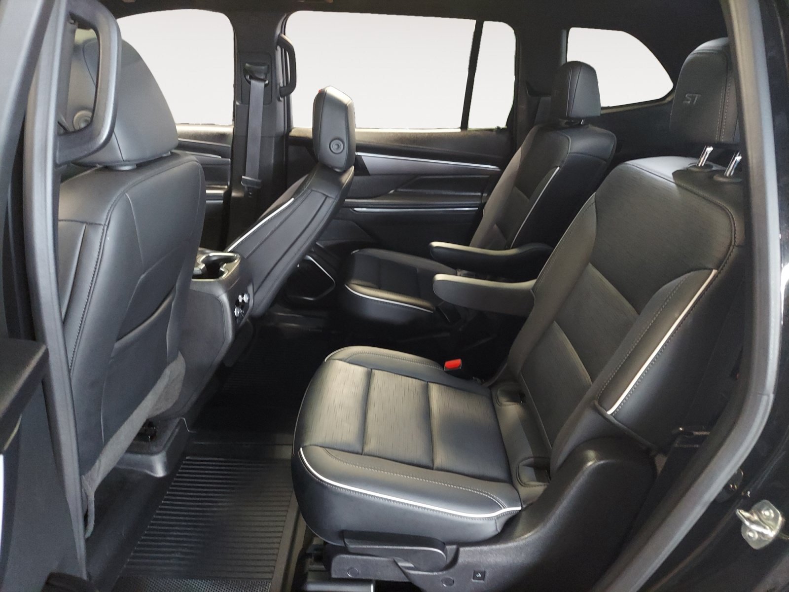 Used 2025 Buick Enclave Sport Touring w/ Power Package FWD image 24