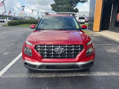 Used 2023 Hyundai Venue SEL FWD image 3