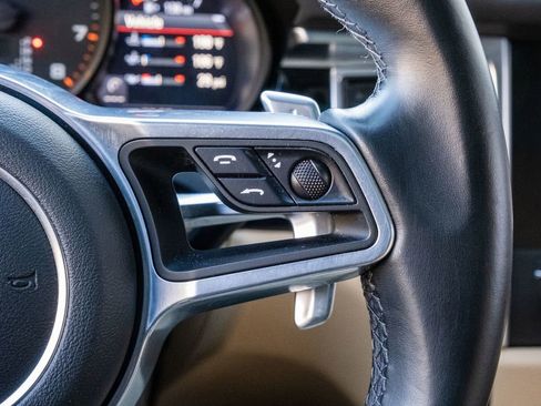 Used 2018 Porsche Macan image 26