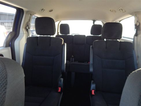 Used 2018 Dodge Grand Caravan SE w/ UConnect Hands-Free Group image 28