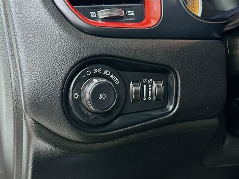 Used 2023 Jeep Renegade Trailhawk AWD/4WD image 10