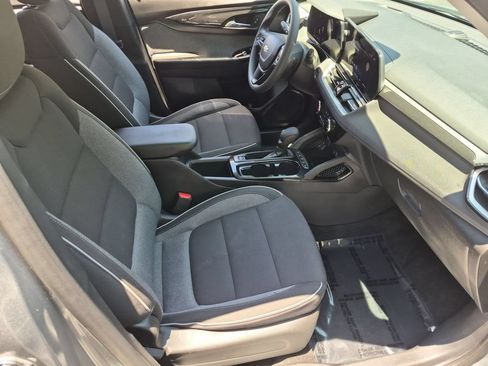 Used 2025 Chevrolet TrailBlazer LT AWD/4WD image 30