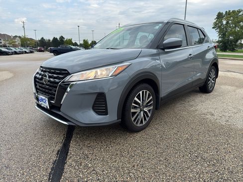 Used 2021 Nissan Kicks SV FWD image 1
