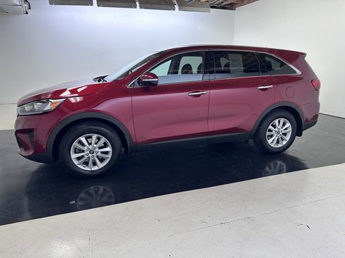Used 2019 Kia Sorento LX image 8