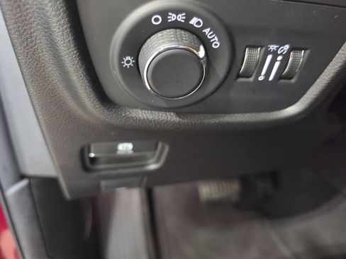 Used 2025 Jeep Grand Cherokee Altitude AWD/4WD image 19