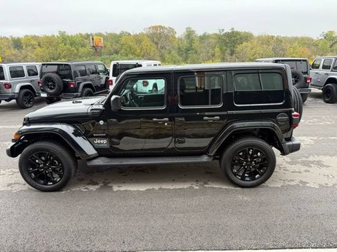Used 2022 Jeep Wrangler Unlimited Sahara w/ Cold Weather Group AWD/4WD image 7